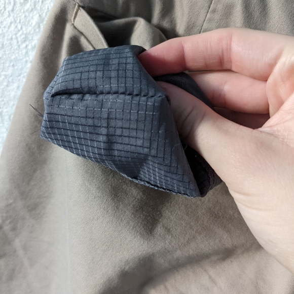 BANANA REPUBLIC Aiden Short in Khaki - Picture 10 of 11